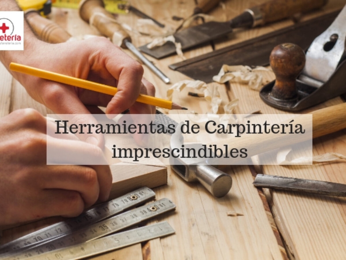 Las herramientas de la carpintería sobre una tabla de madera